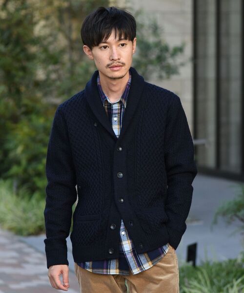 SHIPS(シップス)の「SHIPS:〈手洗い可能〉ミドルゲージ ランダムアラン ショールカラー カーディガン(カーディガン/ボレロ・メンズ・ブラック/グレー/ネイビー/キャメル・SMALL/MEDIUM/LARGE/X-LARGE)」の6枚目の写真