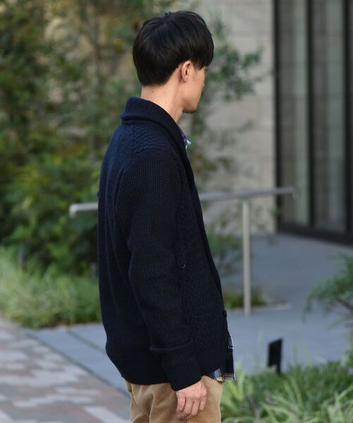 SHIPS(シップス)の「SHIPS:〈手洗い可能〉ミドルゲージ ランダムアラン ショールカラー カーディガン(カーディガン/ボレロ・メンズ・ブラック/グレー/ネイビー/キャメル・SMALL/MEDIUM/LARGE/X-LARGE)」の20枚目の写真