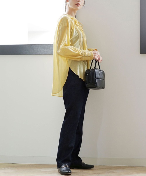 NE QUITTEZ PAS!（ヌキテパ）の「NE QUITTEZ PAS/コットンボイルプレーンフリルカラーブラウス 長袖（シャツ/ブラウス・レディース・イエロー/チャコール・FREE）」の20枚目の写真