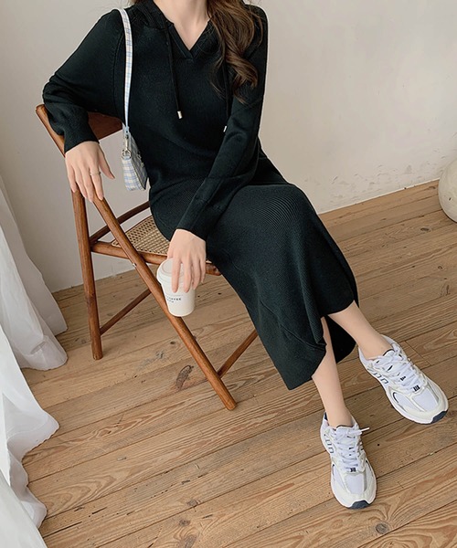 Jewelobe(ジュエローブ)の「フーディーロングニットワンピース(ワンピース・レディース・アイボリー/イエロー/ブラック/ベージュ・FREE)」の16枚目の写真
