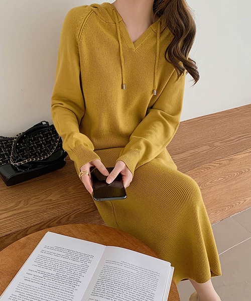 Jewelobe(ジュエローブ)の「フーディーロングニットワンピース(ワンピース・レディース・アイボリー/イエロー/ブラック/ベージュ・FREE)」の17枚目の写真
