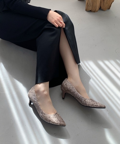 ORiental TRaffic（オリエンタルトラフィック）の「跳べるパンプス ミドルヒール R-3202（パンプス・レディース・ブラック/ブラック系その他3/レッド/イエロー/ベージュ/カーキ/オレンジ系/グリーン/ネイビー/ブラック系その他・37/33/38/43/41/35/36/34/40/39/42）」の2枚目の写真