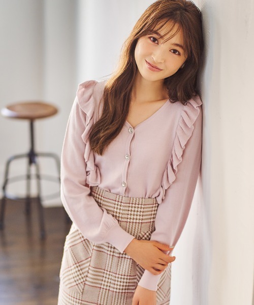 WILLSELECTION（ウィルセレクション）の「ビジューボタンラッフルカーデトップス（カーディガン/ボレロ・レディース・オフホワイト/ピンク/ラベンダー/グリーン・MEDIUM）」の5枚目の写真