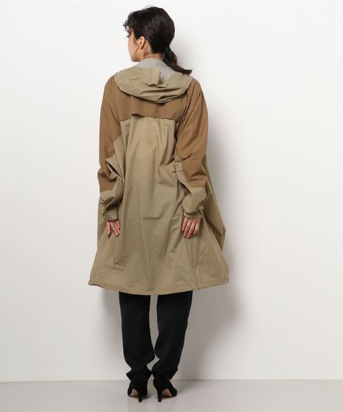 THE NORTH FACE(ザノースフェイス)の「【THE NORTH FACE】TAGUAN PONCHO(ポンチョ・レディース・ベージュ・MEDIUM)」の2枚目の写真