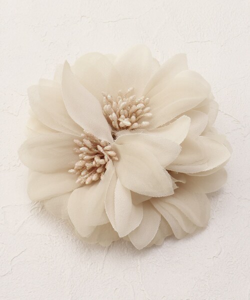 OPAQUE.CLIP（オペークドットクリップ）の「◆3フラワーコサージュ（ブローチ/コサージュ・レディース・ライトベージュ/ネイビー・00）」の7枚目の写真