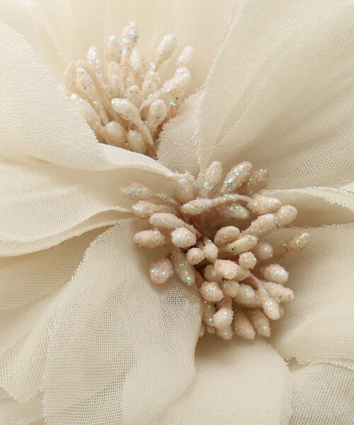 OPAQUE.CLIP（オペークドットクリップ）の「◆3フラワーコサージュ（ブローチ/コサージュ・レディース・ライトベージュ/ネイビー・00）」の5枚目の写真