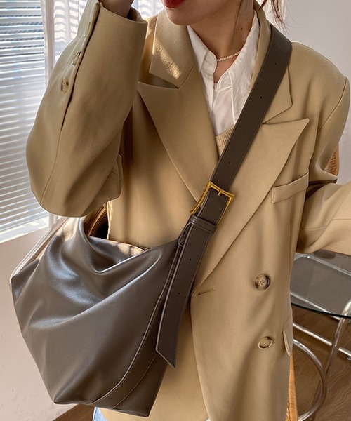 HALEY PESCA(ヘーリーペスカ)の「HALEY PESCA/大容量 合成皮革ショルダーバッグ(ショルダーバッグ・レディース・ブラック/グレー/ブラウン・FREE)」の3枚目の写真