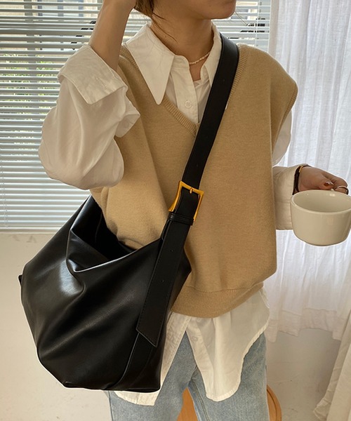 HALEY PESCA(ヘーリーペスカ)の「HALEY PESCA/大容量 合成皮革ショルダーバッグ(ショルダーバッグ・レディース・ブラック/グレー/ブラウン・FREE)」の2枚目の写真