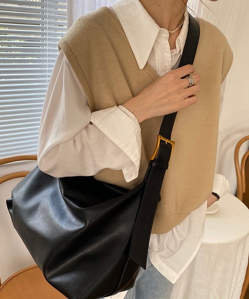 HALEY PESCA(ヘーリーペスカ)の「HALEY PESCA/大容量 合成皮革ショルダーバッグ(ショルダーバッグ・レディース・ブラック/グレー/ブラウン・FREE)」の6枚目の写真