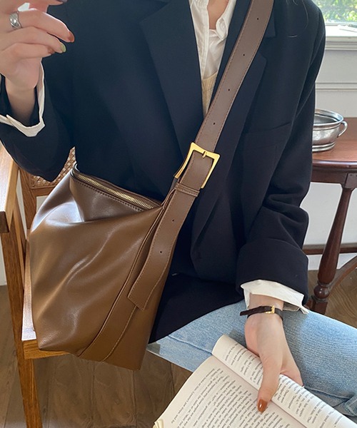 HALEY PESCA(ヘーリーペスカ)の「HALEY PESCA/大容量 合成皮革ショルダーバッグ(ショルダーバッグ・レディース・ブラック/グレー/ブラウン・FREE)」の16枚目の写真