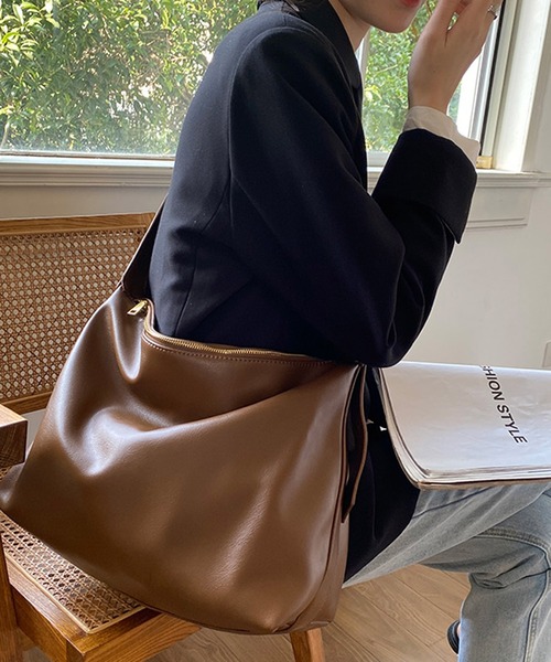 HALEY PESCA(ヘーリーペスカ)の「HALEY PESCA/大容量 合成皮革ショルダーバッグ(ショルダーバッグ・レディース・ブラック/グレー/ブラウン・FREE)」の14枚目の写真