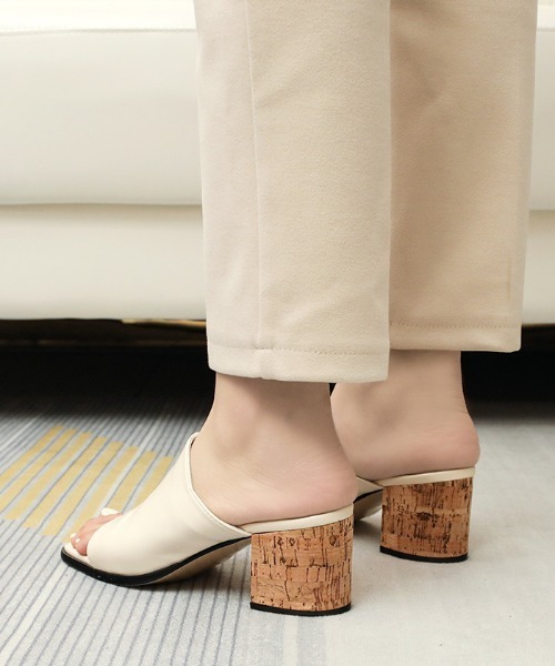 Futier land（フューティアランド）の「コルクヒールセンターシームサボサンダル（サンダル・レディース・ブラック/アイボリー/モカ・40/38/39/36/37）」の19枚目の写真