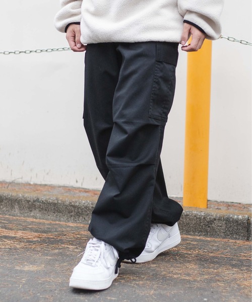 WEGO（ウィゴー）の「WEGO/ワイドカーゴパンツ（カーゴパンツ・メンズ・カーキ/ホワイト/ブラック・SMALL/LARGE/MEDIUM）」の2枚目の写真