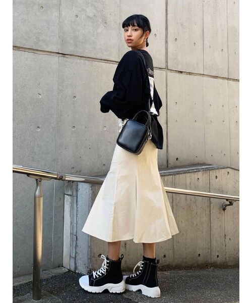 EMODA（エモダ）の「パネルロングマーメイドスカート（スカート・レディース・ブラック/ブルー/アイボリー・SMALL/MEDIUM）」の10枚目の写真