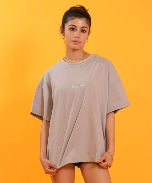 Ungrid(アングリッド)の「【ムラサキスポーツ別注】UNGRID/アングリッド 水陸両用 ルーズシルエットワンポイントロゴTシャツ/ラッシュガードTシャツ 623118(Tシャツ/カットソー・レディース・ホワイト/ブラック/グレイッシュベージュ・M)」の3枚目の写真