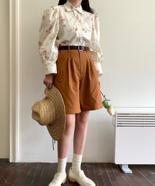 me+em select（ミームセレクト）の「花柄パワーショルダークロップドシャツブラウス（シャツ/ブラウス・レディース・アイボリー・FREE）」の3枚目の写真