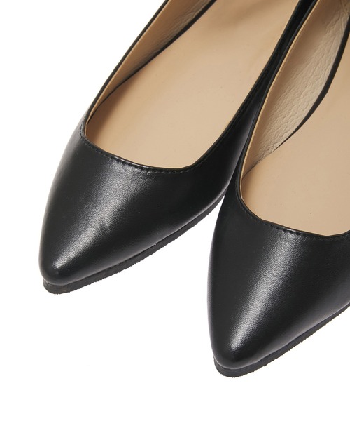 Edit Sheen（エディットシーン）の「【スタイリストプロデュース】チェーン付きフラットシューズ（パンプス・レディース・ブラック/グレイッシュベージュ・23.5cm/22.5cm/24.5cm/22.0cm/24.0cm/23.0cm/21.5cm）」の19枚目の写真