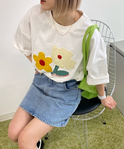 WHO'S WHO gallery（フーズフーギャラリー）の「【BLESS YOU/ブレスユー】フラワーワッペン刺繍TEE（Tシャツ/カットソー・レディース・アッシュグレー/ネイビー/ホワイト/グリーン・FREE）」の5枚目の写真