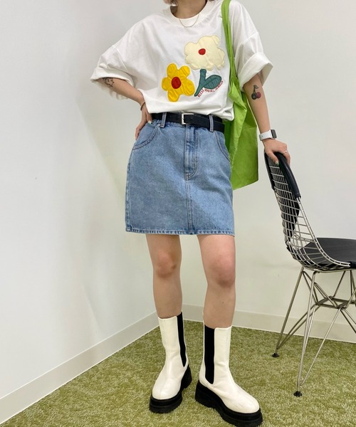 WHO'S WHO gallery（フーズフーギャラリー）の「【BLESS YOU/ブレスユー】フラワーワッペン刺繍TEE（Tシャツ/カットソー・レディース・アッシュグレー/ネイビー/ホワイト/グリーン・FREE）」の6枚目の写真