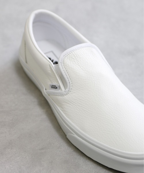 And A（アンドエー）の「VANS ヴァンズ / CLASSIC SLIP-ON PREMIUM LEATHER クラシック スリッポン プレミアムレザー ローカット レザースニーカー / VN0A5AO8W00（スリッポン・メンズ・ホワイト・27.0cm/26.5cm/27.5cm）」の2枚目の写真