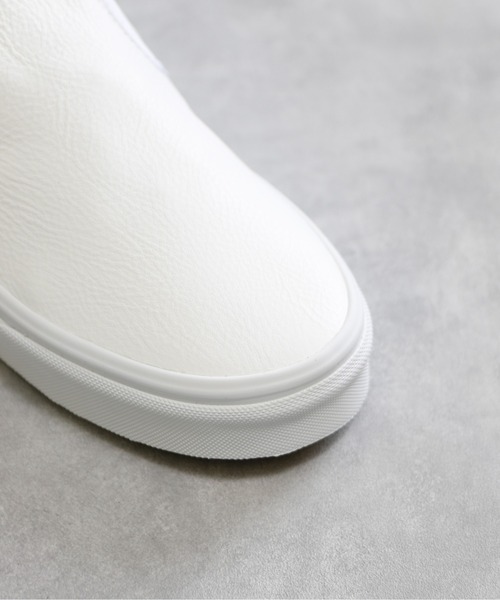 And A（アンドエー）の「VANS ヴァンズ / CLASSIC SLIP-ON PREMIUM LEATHER クラシック スリッポン プレミアムレザー ローカット レザースニーカー / VN0A5AO8W00（スリッポン・メンズ・ホワイト・27.0cm/26.5cm/27.5cm）」の3枚目の写真