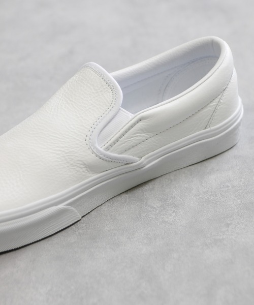 And A（アンドエー）の「VANS ヴァンズ / CLASSIC SLIP-ON PREMIUM LEATHER クラシック スリッポン プレミアムレザー ローカット レザースニーカー / VN0A5AO8W00（スリッポン・メンズ・ホワイト・27.0cm/26.5cm/27.5cm）」の5枚目の写真