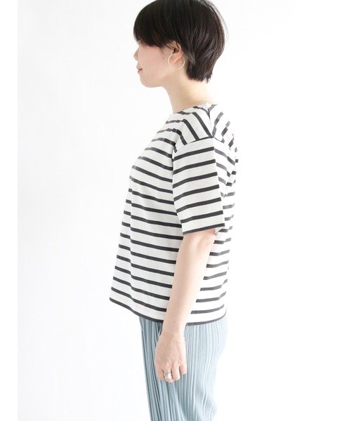 Lugnoncure(ルノンキュール)の「ボーダーTシャツ(Tシャツ/カットソー・レディース・ブルー/グリーン/チャコール・フリ-)」の12枚目の写真