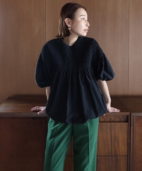 CREDONA（クレドナ）の「シャーリングハーフスリーブBL（シャツ/ブラウス・レディース・ブラック/オフホワイト・FREE）」の19枚目の写真