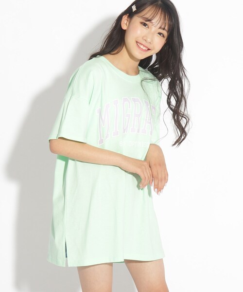 PINK-latte（ピンクラテ）の「◆カレッジロゴBIGTシャツワンピース（ワンピース・キッズ・黄緑系/ブルー/ベビーピンク/オフホワイト/ライトグリーン/ブラック・14/16/15 ）」の3枚目の写真