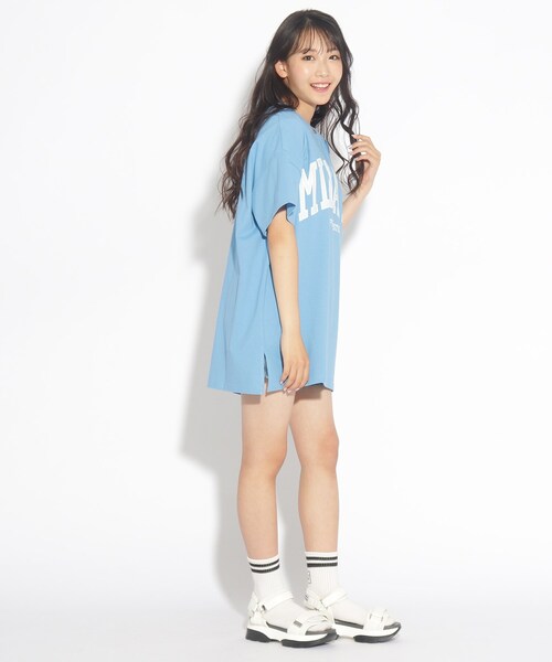 PINK-latte（ピンクラテ）の「◆カレッジロゴBIGTシャツワンピース（ワンピース・キッズ・黄緑系/ブルー/ベビーピンク/オフホワイト/ライトグリーン/ブラック・14/16/15 ）」の8枚目の写真