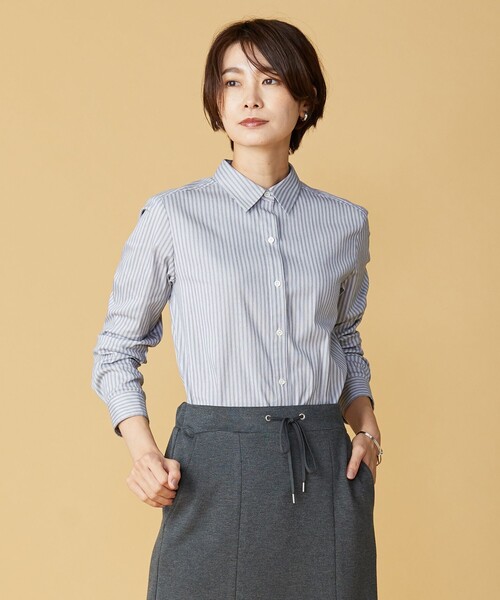 J.PRESS Ladies(J.プレス レディス)の「【洗える】ストレッチブロードストライプ シャツカラー ブラウス(シャツ/ブラウス・レディース・グレー系1/ベージュ系1/サックスブルー系1・XS)」の2枚目の写真