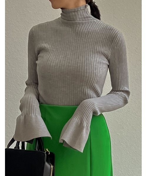 Re:EDIT（リエディ）の「[新色追加][2022A/W COLLECTION]リブフレアスリーブプルオーバー（ニット/セーター・レディース・パープル/イエロー/アイボリー/ブラック/グリーン/グレー/オレンジ/モカ/ブルー/ブラック系その他・LARGE/MEDIUM）」の5枚目の写真