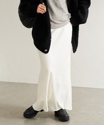 サテンロングスカート