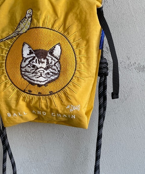 Ball&Chain（ボールアンドチェーン）の「[BALL&CHAIN/ボールアンドチェーン] D.CAT 刺繍デザインナイロンバッグ スモールサイズ（ショルダーバッグ・レディース・マスタード・S）」の13枚目の写真