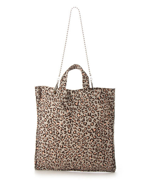 cache cache(カシュ カシュ)の「カシュカシュ cachecache / ボールチェーンショルダー付きトートバッグ(トートバッグ・レディース・ベージュ/ゼブラ/ピンク/レオパード/ブラック/カモフラージュ・FREE)」の1枚目の写真