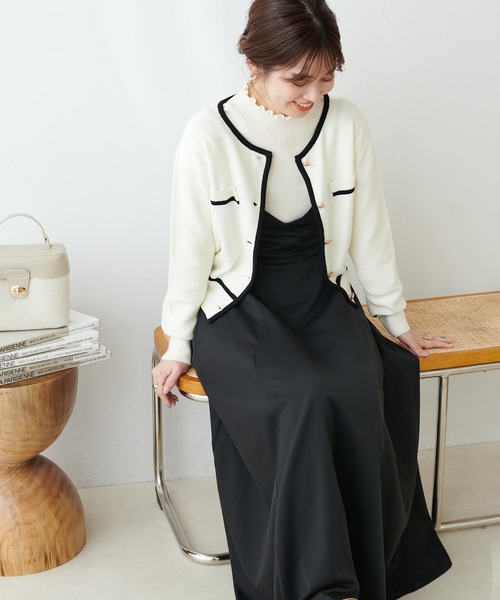 natural couture(ナチュラルクチュール)の「バイカラー金釦カーディガン(カーディガン/ボレロ・レディース・サックスブルー/オフホワイト/ブラック・FREE)」の7枚目の写真