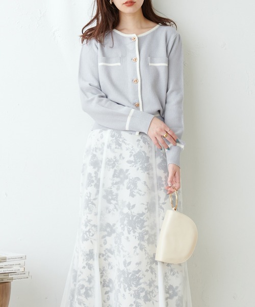 natural couture(ナチュラルクチュール)の「バイカラー金釦カーディガン(カーディガン/ボレロ・レディース・サックスブルー/オフホワイト/ブラック・FREE)」の14枚目の写真