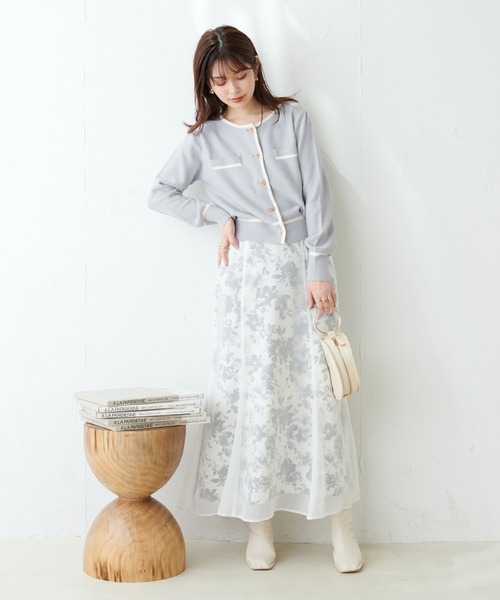 natural couture(ナチュラルクチュール)の「バイカラー金釦カーディガン(カーディガン/ボレロ・レディース・サックスブルー/オフホワイト/ブラック・FREE)」の17枚目の写真