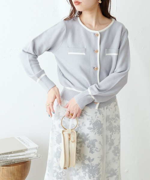 natural couture(ナチュラルクチュール)の「バイカラー金釦カーディガン(カーディガン/ボレロ・レディース・サックスブルー/オフホワイト/ブラック・FREE)」の8枚目の写真