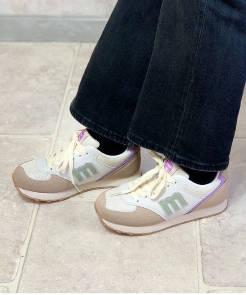 moz(モズ)の「【MOZ】レトロローカットスニーカー(スニーカー・レディース・グレー/ブラック/ネイビー/マスタード/パープル/その他/サックスブルー/ブラック×ホワイト/ダークベージュ/ベージュ/グレー系その他・22.5cm/23.0cm/23.5cm/24.0cm/24.5cm/25.0cm)」の5枚目の写真