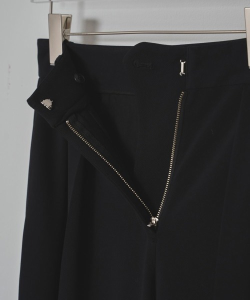 TODAYFUL(トゥデイフル)の「Doubletuck Twill Trousers(その他パンツ・レディース・ブラック/アイボリー・36inch/38inch)」の14枚目の写真