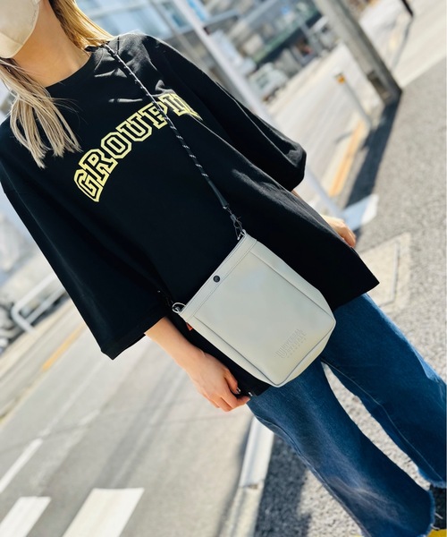 UNIVERSAL OVERALL(ユニバーサルオーバーオール)の「UNIVERSAL OVERALL/ユニバーサルオーバーオール / UO エンボスロゴザイルショルダー / UVO-147(ショルダーバッグ・レディース・ベージュ/ミント/ブラック/ブラウン・ONESIZE)」の4枚目の写真