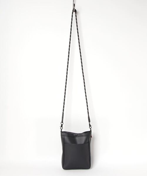 UNIVERSAL OVERALL(ユニバーサルオーバーオール)の「UNIVERSAL OVERALL/ユニバーサルオーバーオール / UO エンボスロゴザイルショルダー / UVO-147(ショルダーバッグ・レディース・ベージュ/ミント/ブラック/ブラウン・ONESIZE)」の1枚目の写真