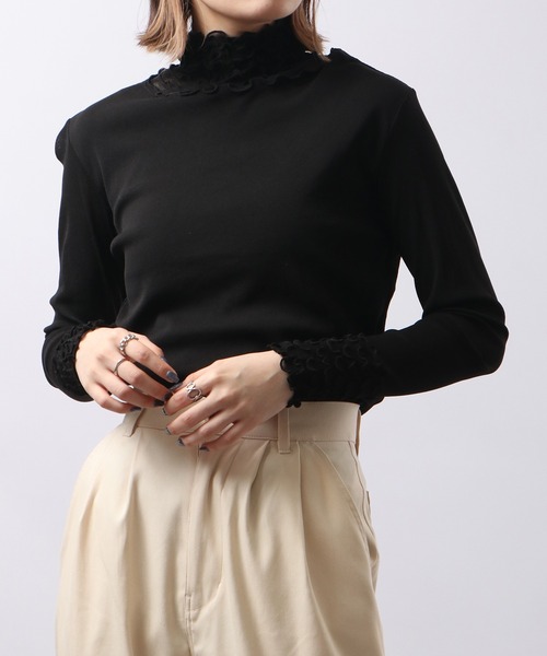 BRODIAEA(ブローディア)の「BRODIAEA 長袖チュールシアートップス 8段メロー(Tシャツ/カットソー・レディース・オフホワイト/カーキ/テラコッタ/シルバーグレー/グリーン/ピンク/マスタード/プラム/チャコール/ベージュ/パープル/ブラック・40)」の3枚目の写真