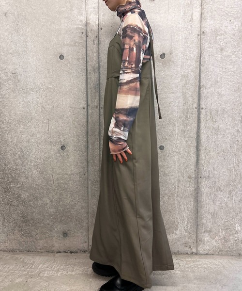 byYOUANCE(バイユアンス)の「カットアウトキャミワンピース(ワンピース・レディース・グレー系その他/ブラック・FREE)」の4枚目の写真