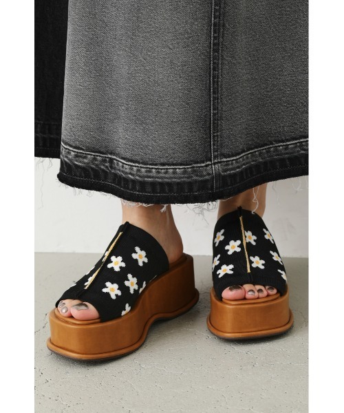 RODEO CROWNS WIDE BOWL(ロデオクラウンズワイドボウル)の「PATTERN KNIT WADGE SANDAL(サンダル・レディース・ブラック系その他/グリーン系その他・MEDIUM/LARGE)」の6枚目の写真