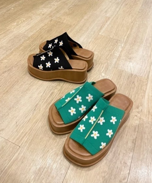 RODEO CROWNS WIDE BOWL(ロデオクラウンズワイドボウル)の「PATTERN KNIT WADGE SANDAL(サンダル・レディース・ブラック系その他/グリーン系その他・MEDIUM/LARGE)」の21枚目の写真