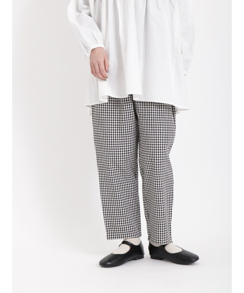 Samansa Mos2（サマンサ モスモス）の「【リンネル5月号掲載アイテム】【UVカット】毎日履きたい楽ちんパンツ（その他パンツ・レディース・ブラック/オフホワイト/ベージュ/キナリ・ﾌﾘ-）」の2枚目の写真