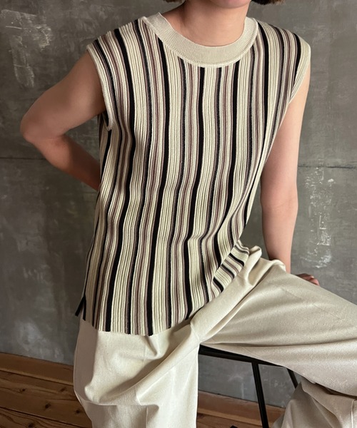 cona(コナ)の「【ZOZO限定】ランダムストライプニットノースリーブトップス(タンクトップ・レディース・ベージュ/ブラック・FREE)」の15枚目の写真