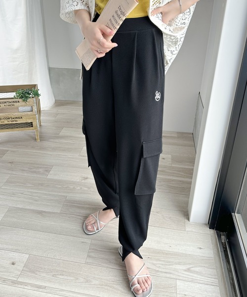 Java（ジャバ）の「《JaVaジャバ 別注》大人のラフスタイル。刺繍入り裾スリットカーゴジョガーパンツ（カーゴパンツ・レディース・カーキ/アイボリー/ブラック・SMALL/LARGE/X-LARGE/MEDIUM）」の10枚目の写真